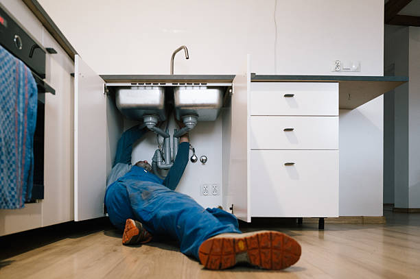 Professional Leak Detection technician working in East Alton, IL